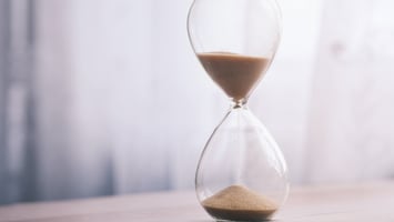 Hourglass representing Australian visa processing times and migration waiting periods