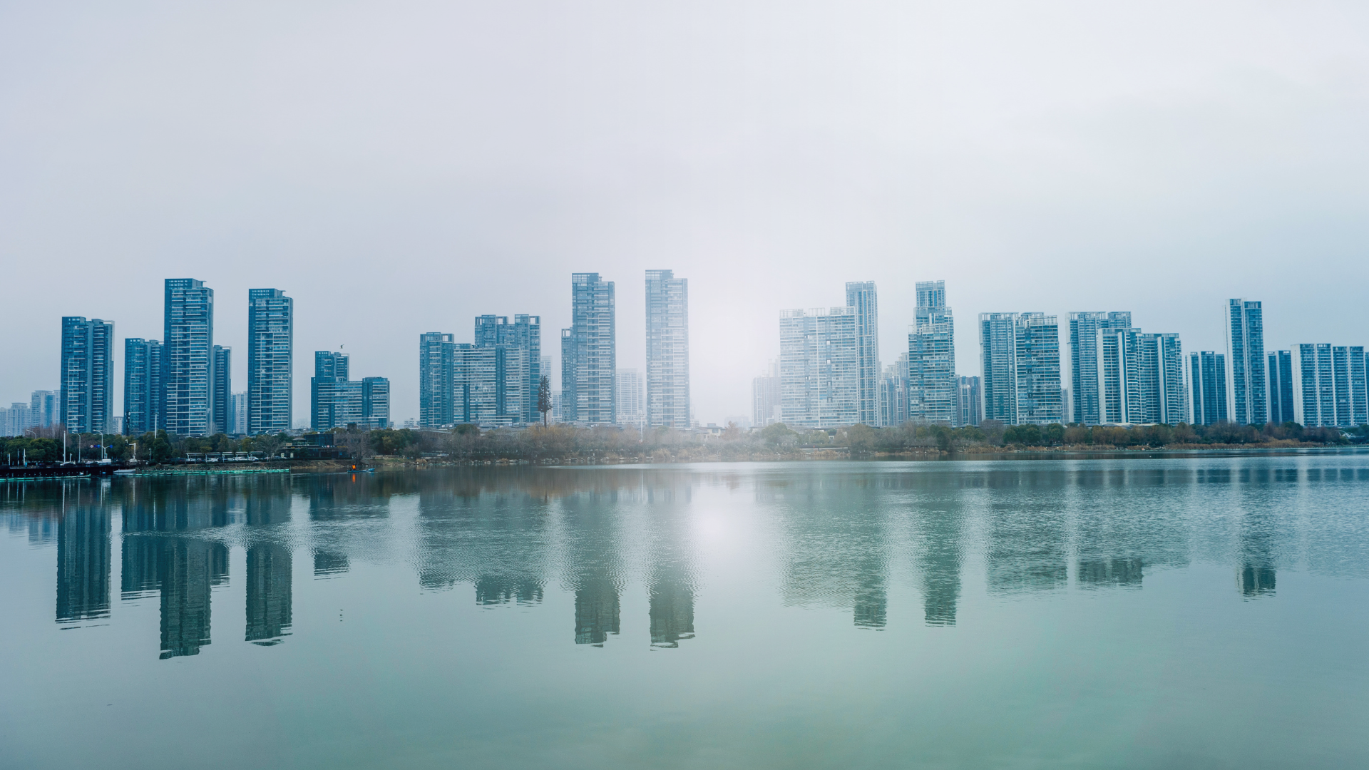 Hiring Overseas Workers vs Local Recruitment: When Sponsorship Really Makes Sense?